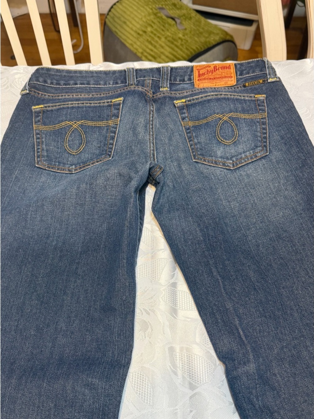 Lucky Brand Men’s Medium Blue Straight Jeans with Contrast Stitching